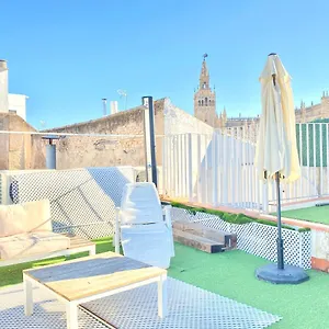 Villa Top-notch Downtown House With Private Rooftop Terrace And Parking Opt, Sevilla