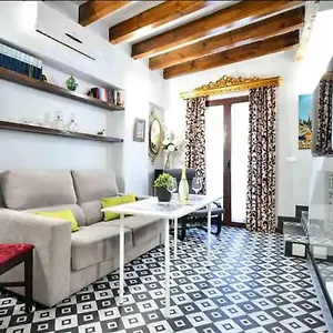 Villa Typical Sevillan 2 Bedroom Unit, Sevilla